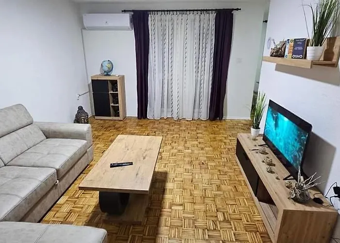 Stan Na Dan Kozarska Dubica 公寓 *